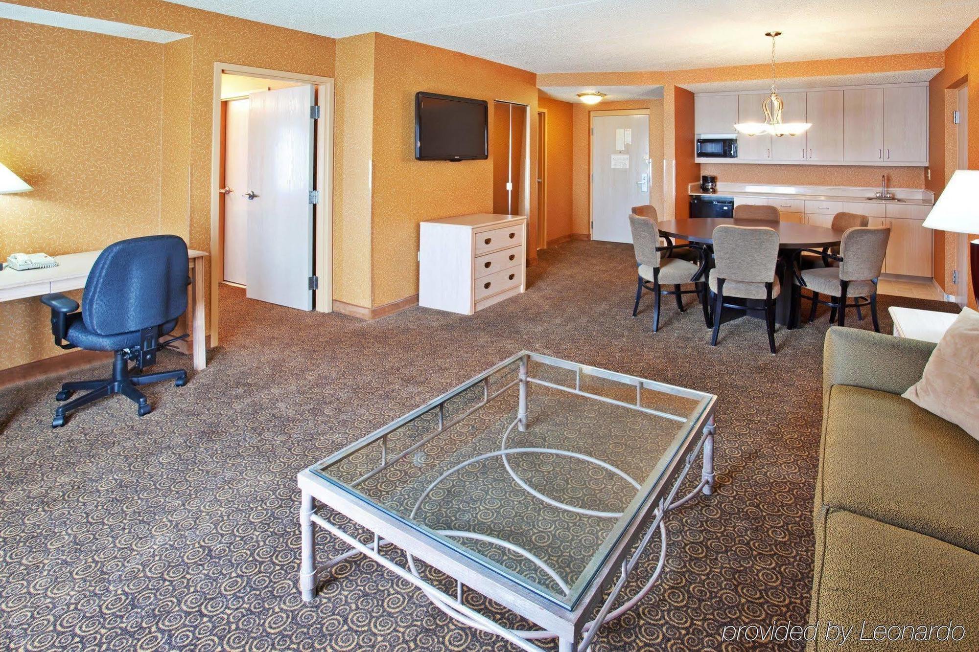 Holiday Inn & Suites Bolingbrook By Ihg Interior foto